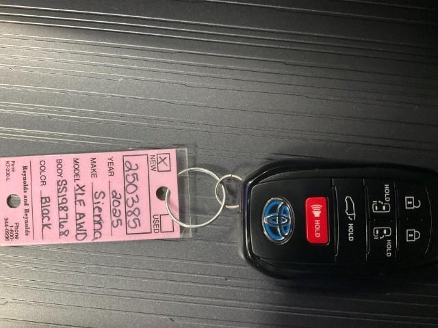 2025 Toyota Sienna Vehicle Photo in Oshkosh, WI 54904