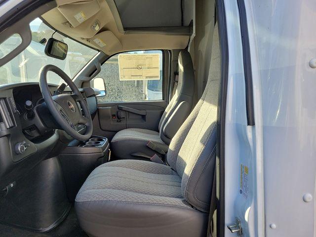 2024 GMC Savana Cutaway 3500 Vehicle Photo in DANBURY, CT 06810-5034
