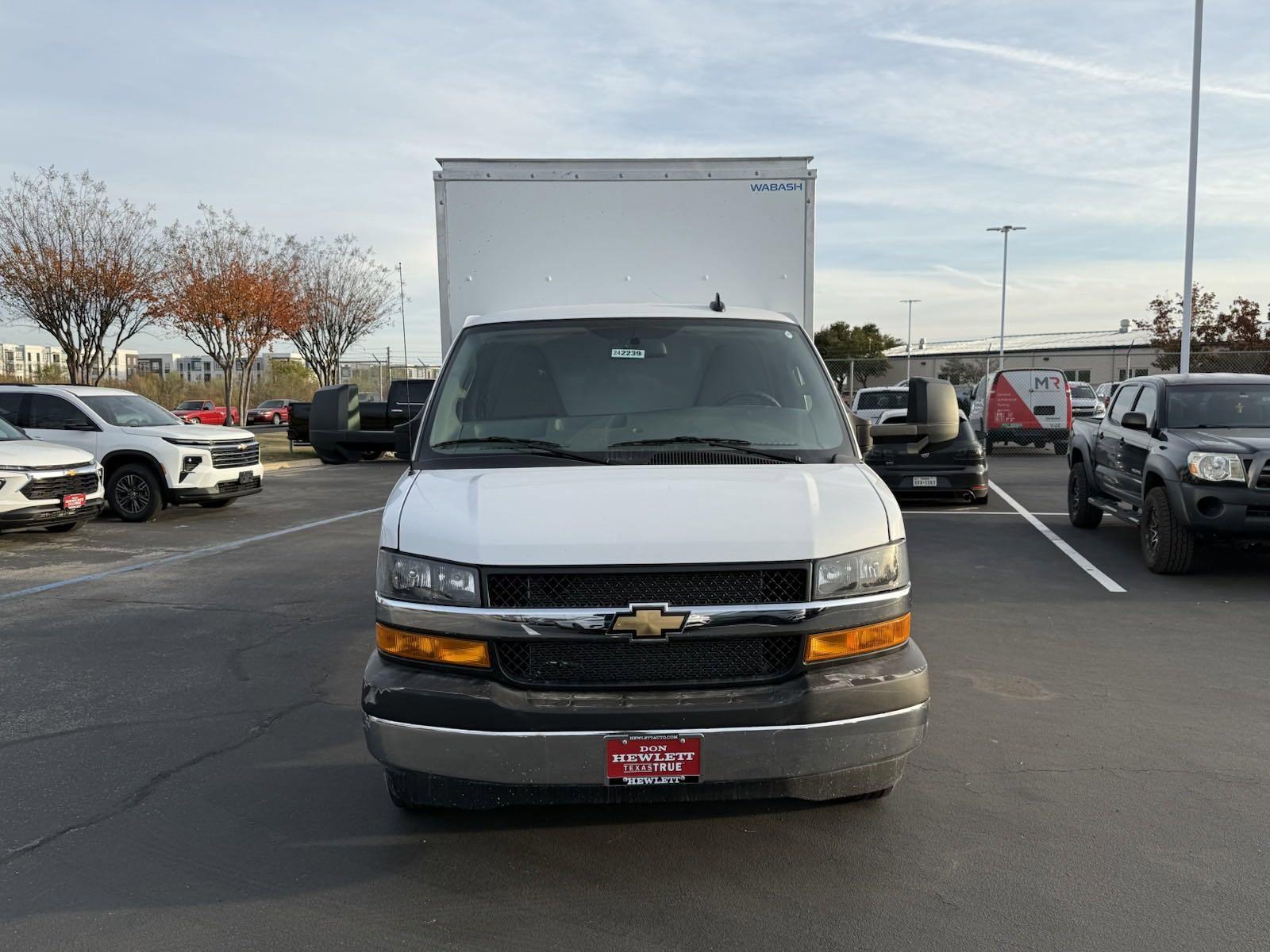 2024 Chevrolet Express Cutaway 3500 Vehicle Photo in GEORGETOWN, TX 78626-7508