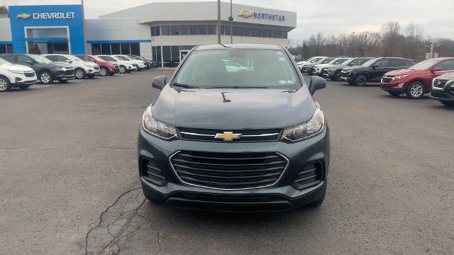 2022 Chevrolet Trax Vehicle Photo in MOON TOWNSHIP, PA 15108-2571