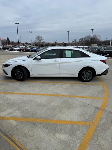 2024 Hyundai ELANTRA Vehicle Photo in Peoria, IL 61615