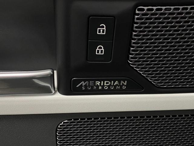 2024 Defender Vehicle Photo in Appleton, WI 54913