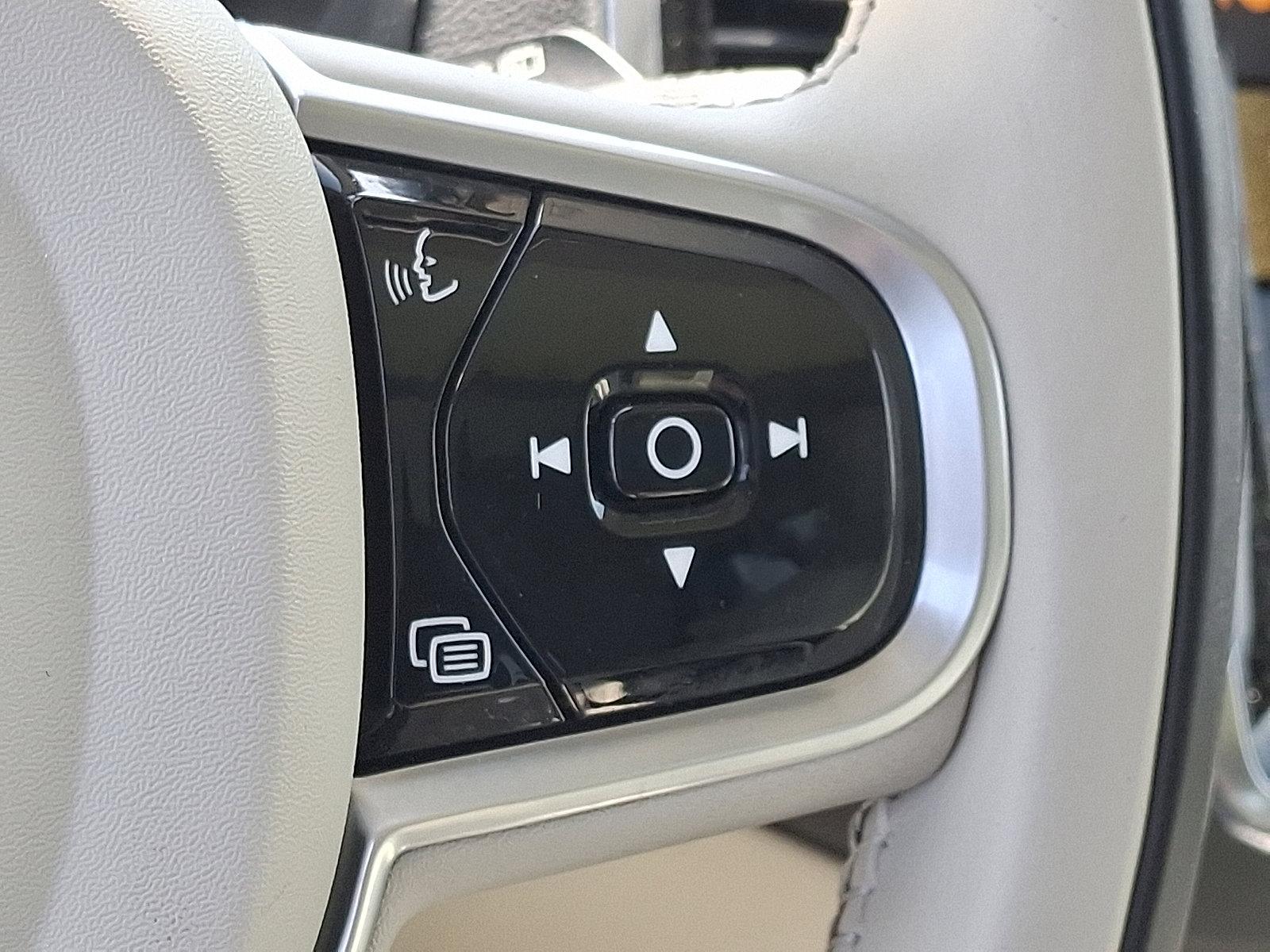 2022 Volvo XC90 Vehicle Photo in Trevose, PA 19053
