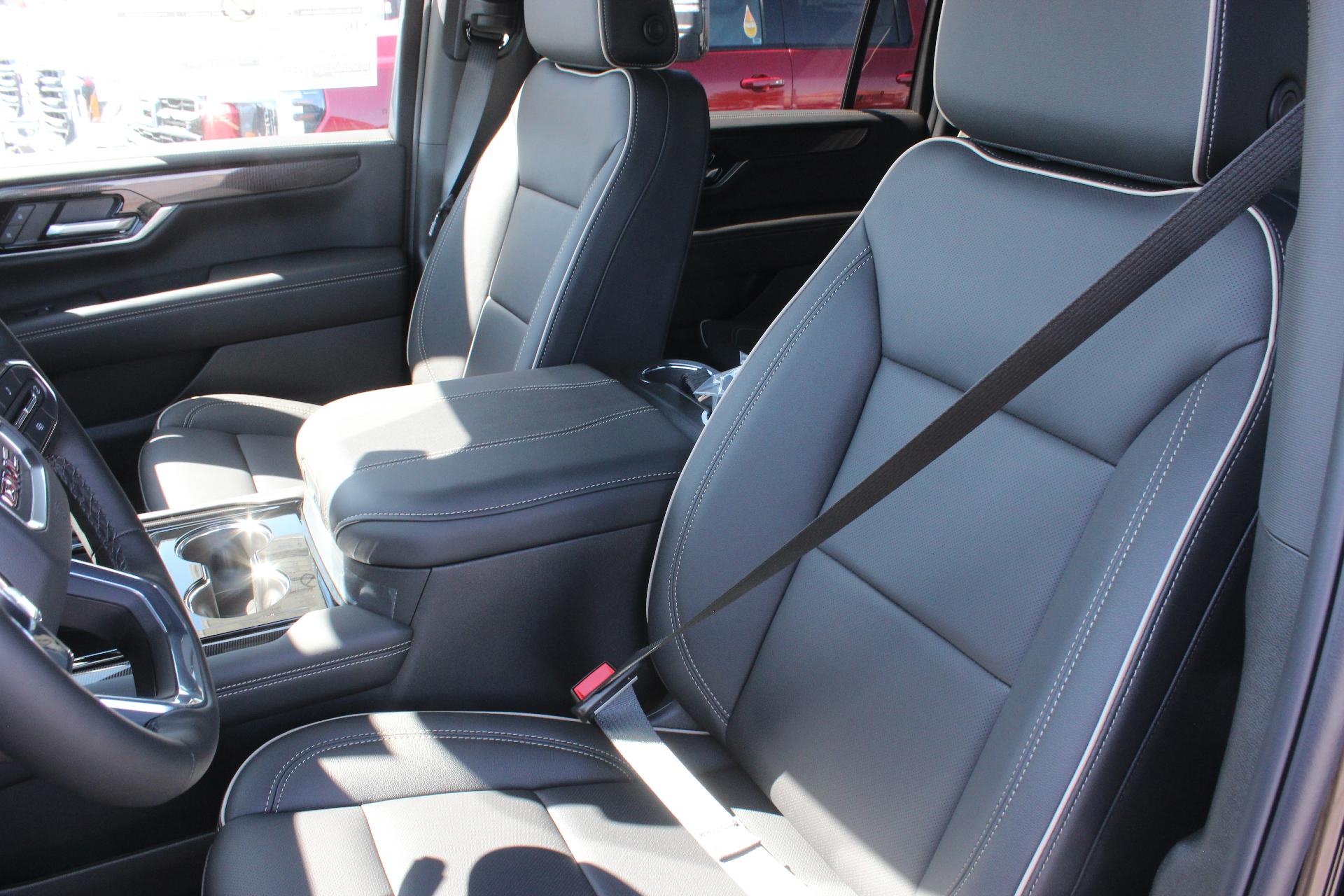 2025 GMC Yukon XL Vehicle Photo in AURORA, CO 80012-4011