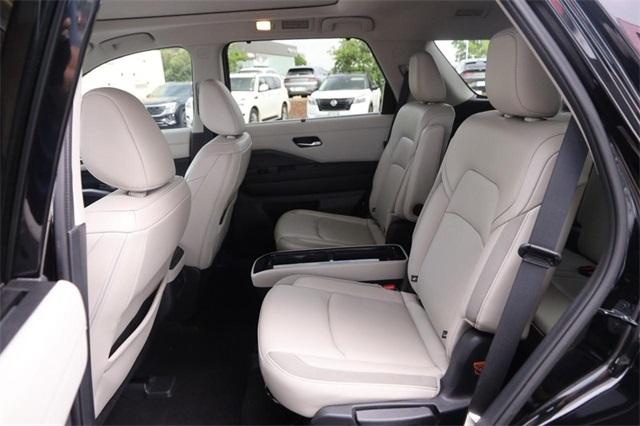 2023 Nissan Pathfinder Vehicle Photo in Hazelwood, MO 63042