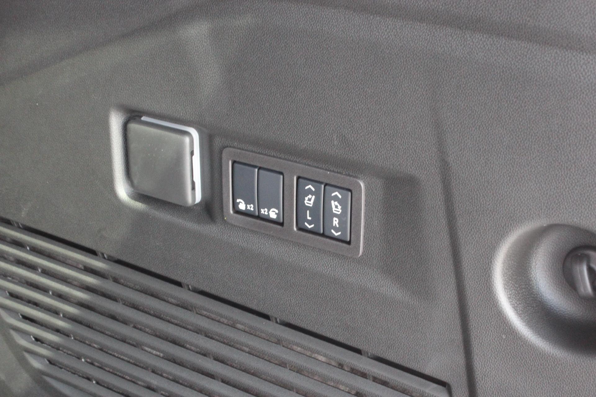 2025 GMC Yukon Vehicle Photo in AURORA, CO 80012-4011