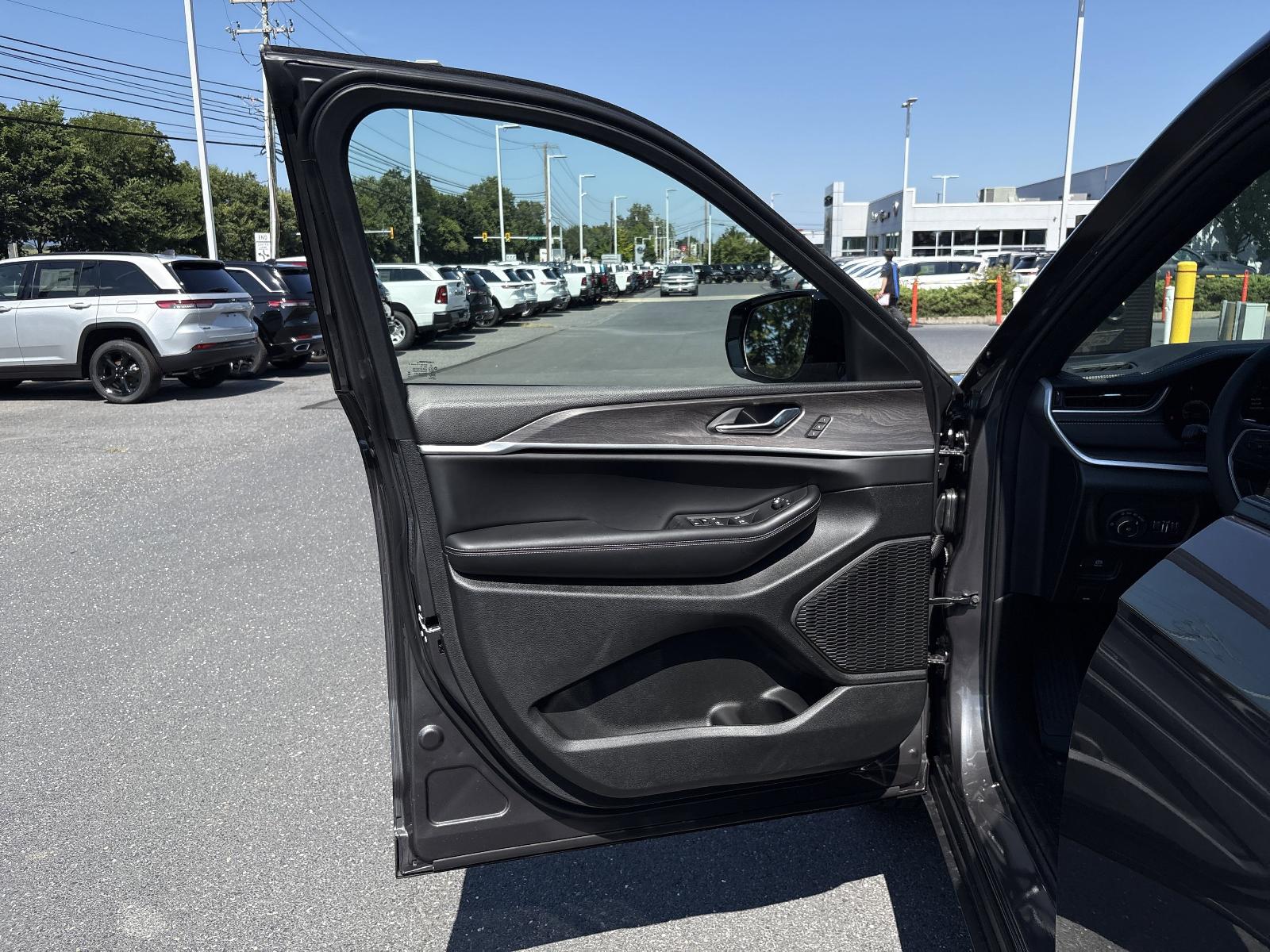 2025 Jeep Grand Cherokee L Vehicle Photo in Mechanicsburg, PA 17050-1707
