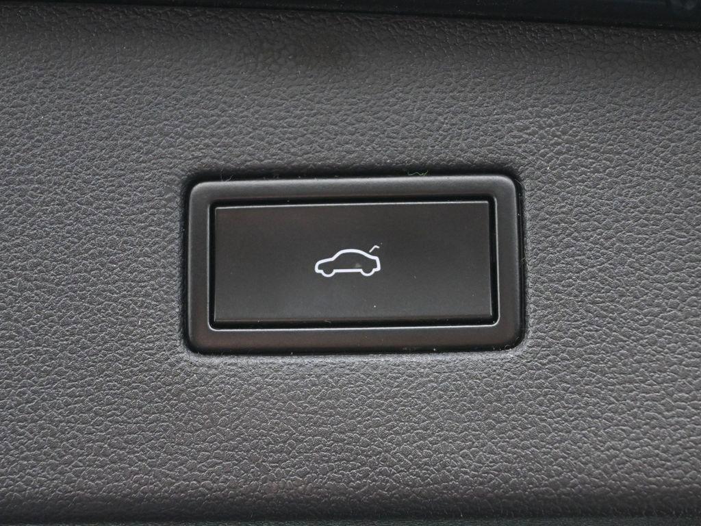 2020 Volkswagen Tiguan Vehicle Photo in Marion, IA 52302