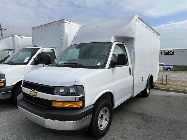 2025 Chevrolet Express Cutaway 3500 Vehicle Photo in ALCOA, TN 37701-3235