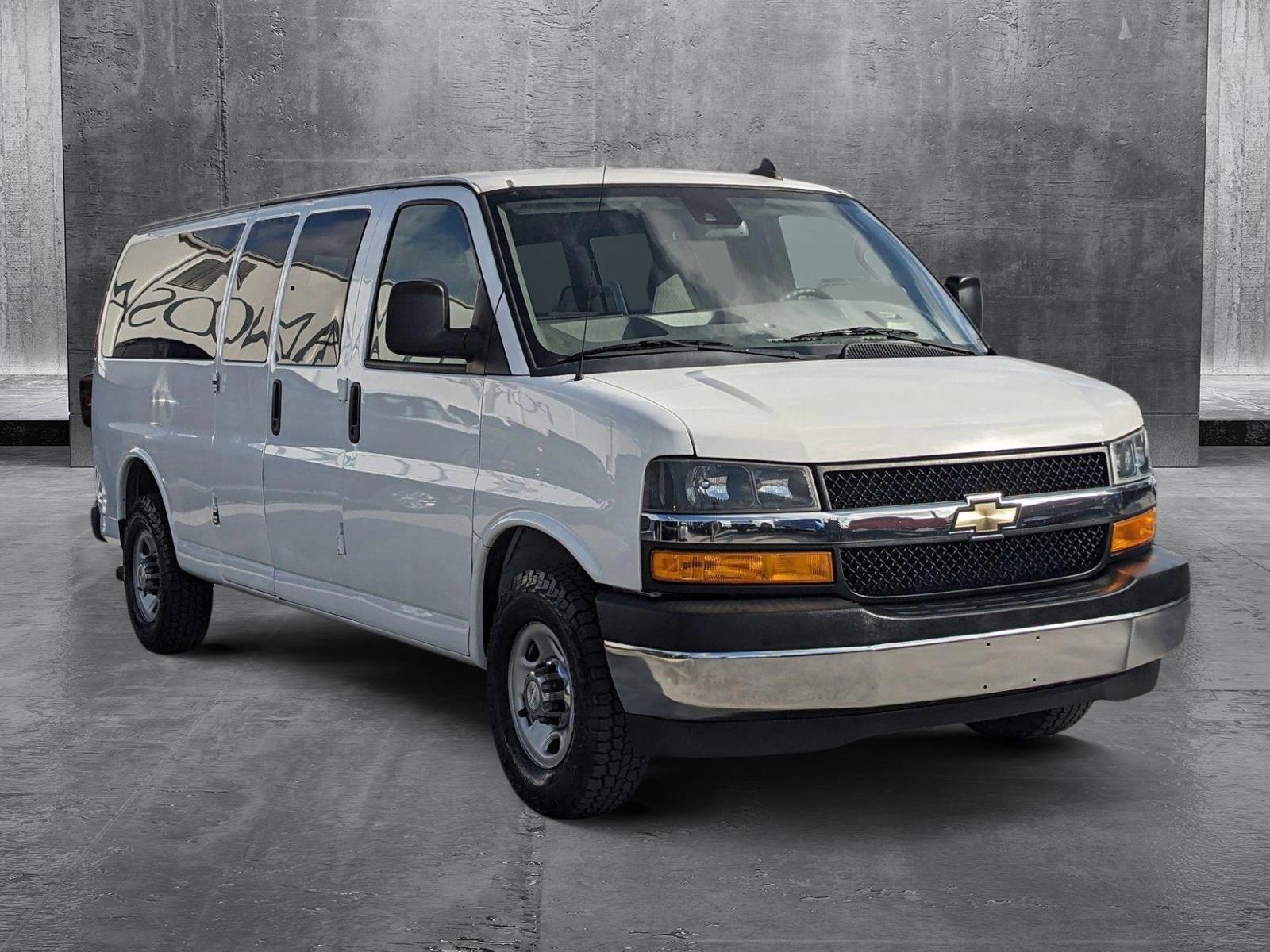 2019 Chevrolet Express Passenger Vehicle Photo in MIAMI, FL 33172-3015