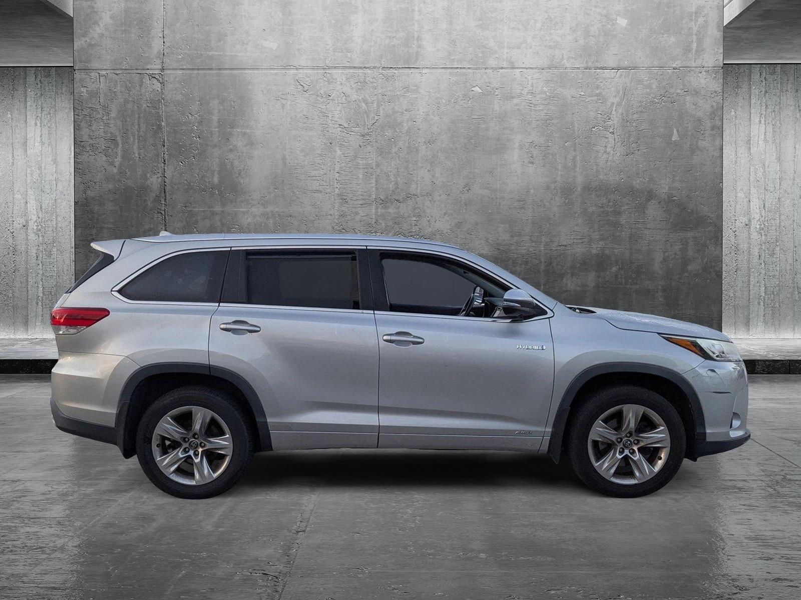 2017 Toyota Highlander Vehicle Photo in PEMBROKE PINES, FL 33024-6534