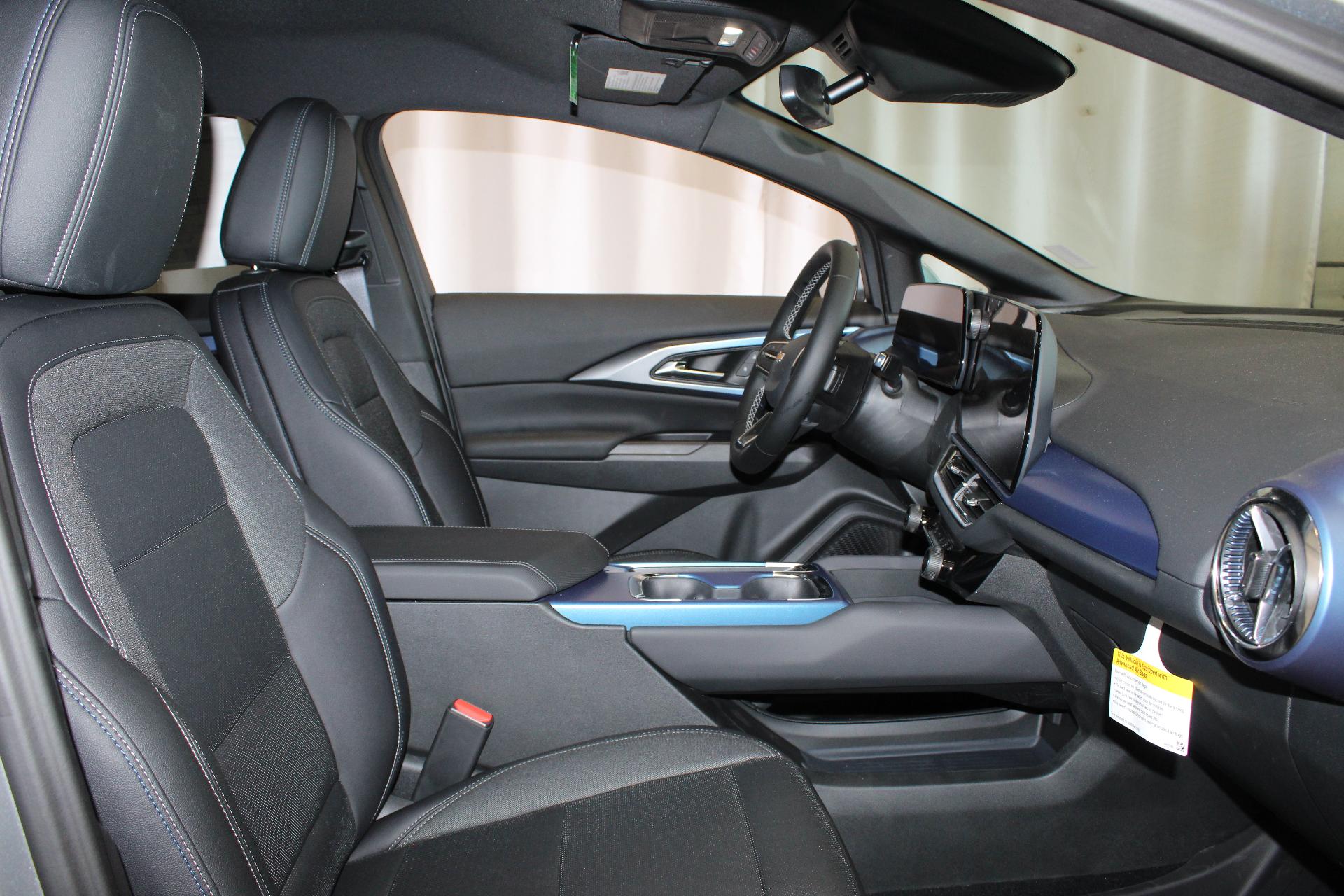 2025 Chevrolet Equinox EV Vehicle Photo in NORTHAMPTON, MA 01060-1120