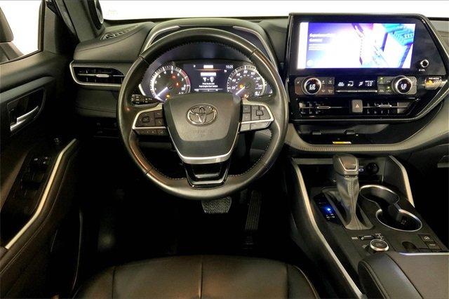 2023 Toyota Highlander Vehicle Photo in KANSAS CITY, MO 64114-4545