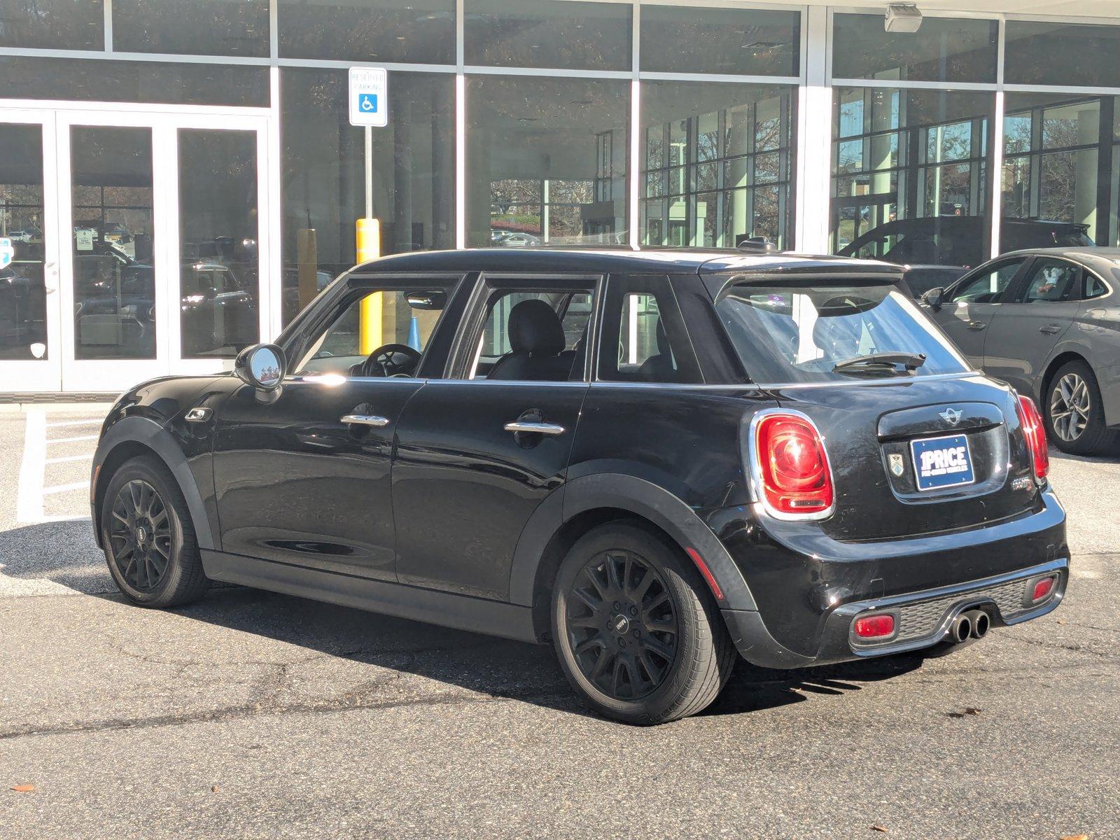 2015 MINI Cooper S Hardtop 4 Door Vehicle Photo in Towson, MD 21204