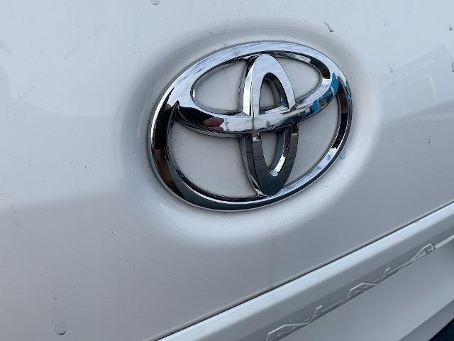 2020 Toyota Sienna Vehicle Photo in MOON TOWNSHIP, PA 15108-2571