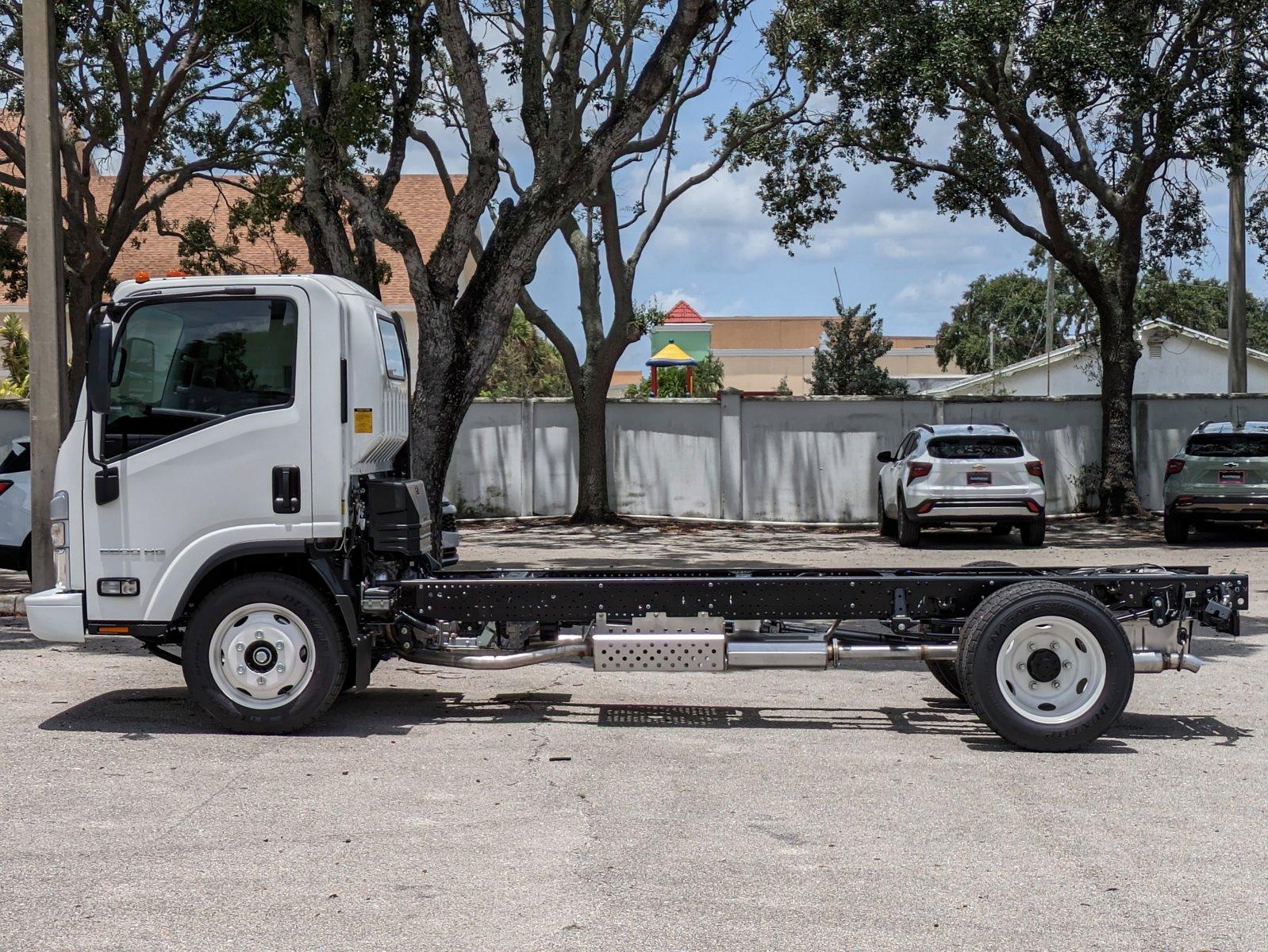 2025 Chevrolet Low Cab Forward 5500 HG Vehicle Photo in GREENACRES, FL 33463-3207