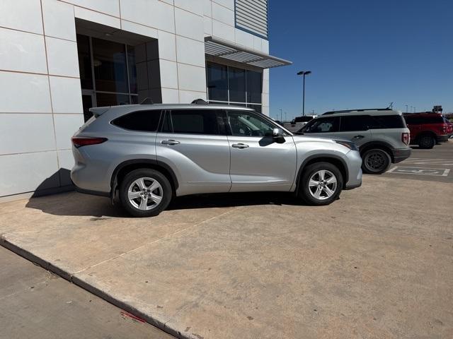 2022 Toyota Highlander Vehicle Photo in Winslow, AZ 86047-2439