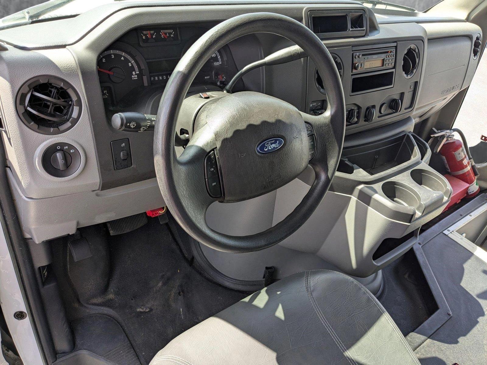 2017 Ford E-Series Cutaway Vehicle Photo in Panama City, FL 32401