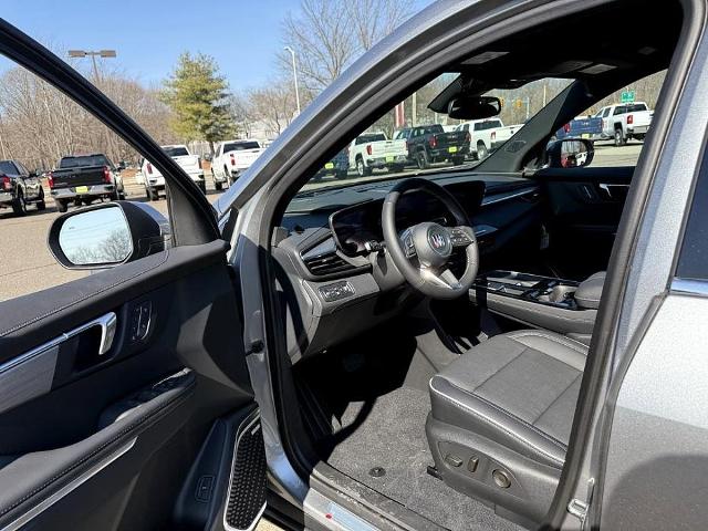 2025 Buick Enclave Vehicle Photo in CHICOPEE, MA 01020-5001