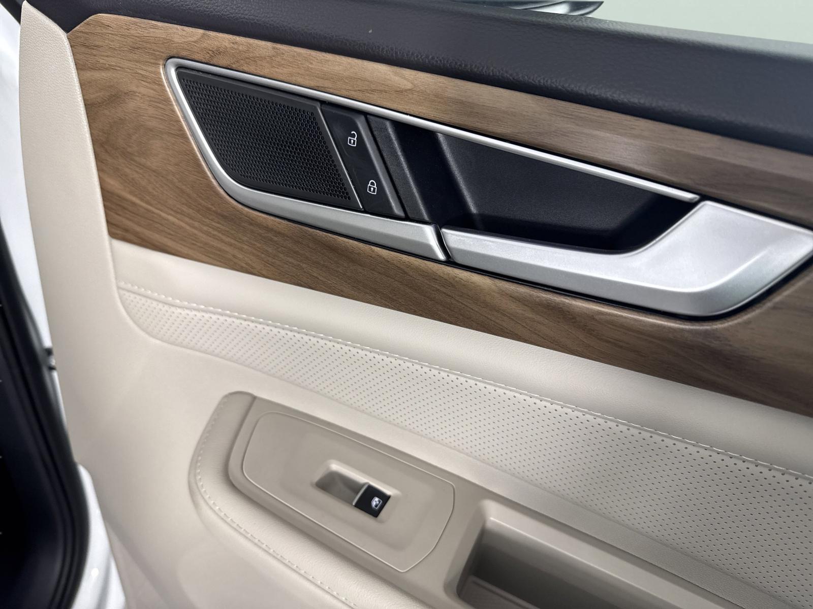 2024 Volkswagen Atlas Vehicle Photo in Georgetown, TX 78626