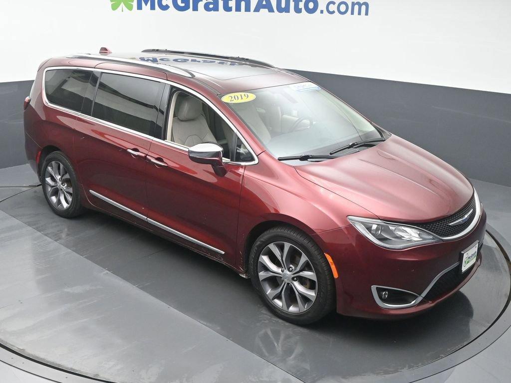 2019 Chrysler Pacifica Vehicle Photo in Marion, IA 52302