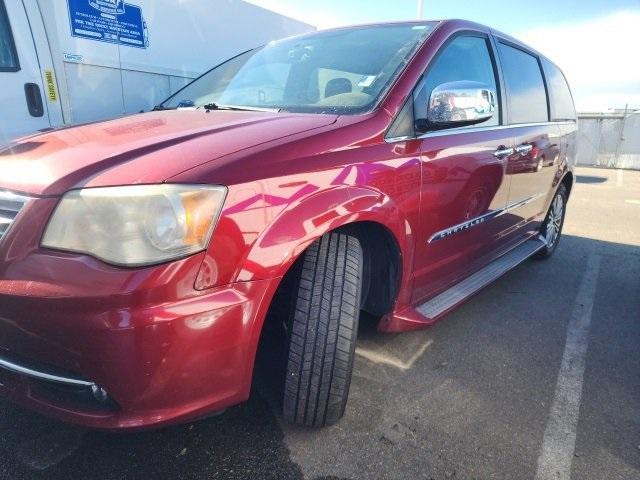 2014 Chrysler Town & Country Vehicle Photo in ENGLEWOOD, CO 80113-6708