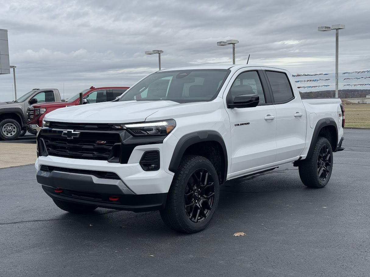 2024 Chevrolet Colorado Vehicle Photo in BOONVILLE, IN 47601-9633