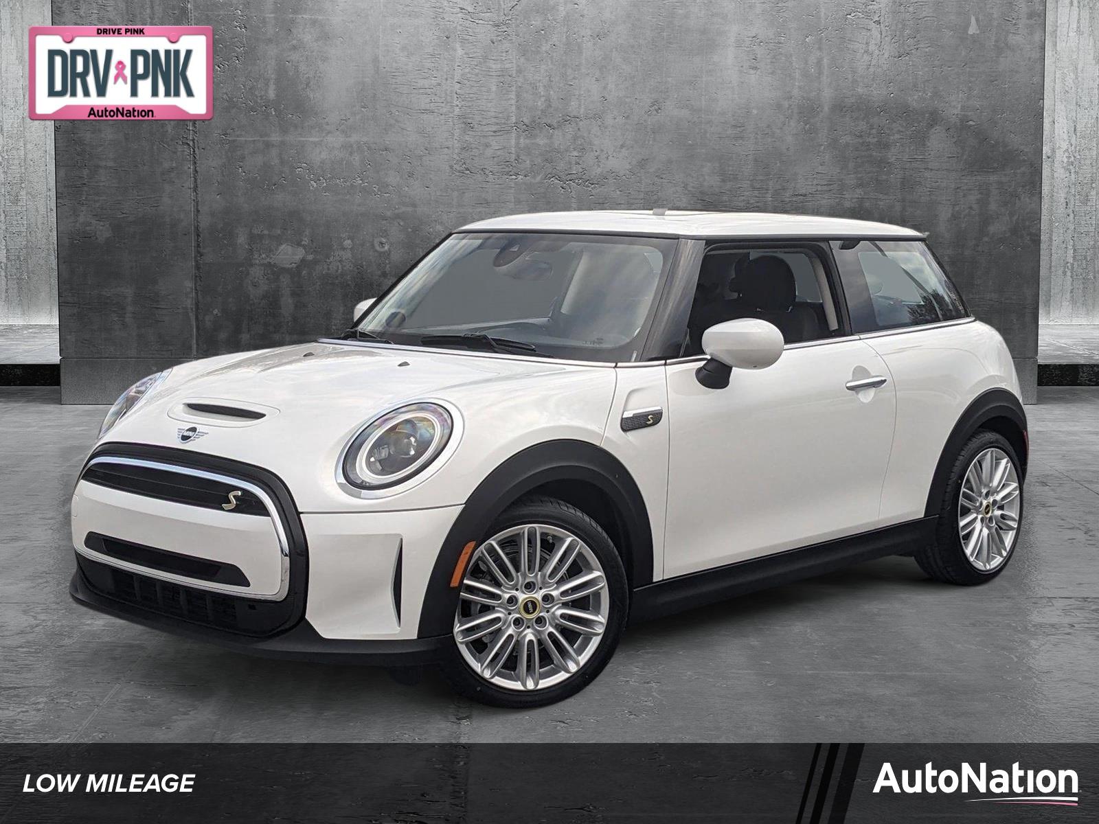 2024 MINI Electric Hardtop 2 Door Signature Vehicle Photo in Towson, MD 21204