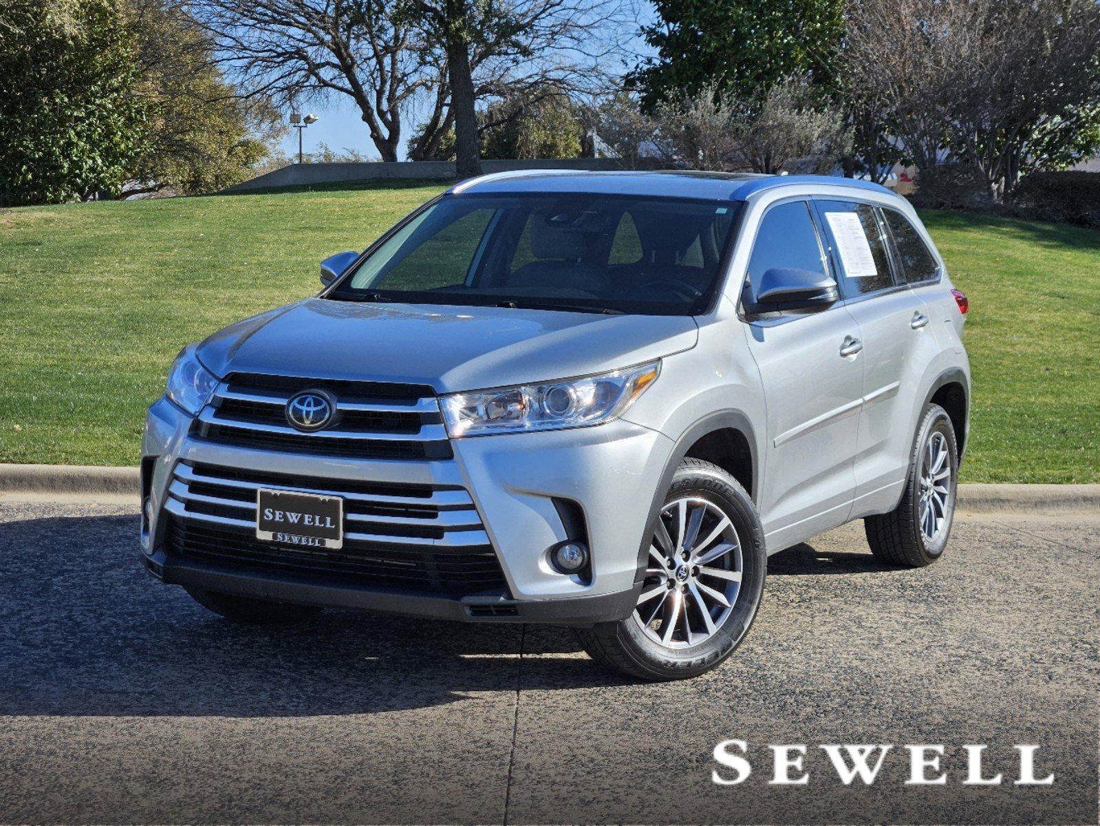 2018 Toyota Highlander Vehicle Photo in FORT WORTH, TX 76132