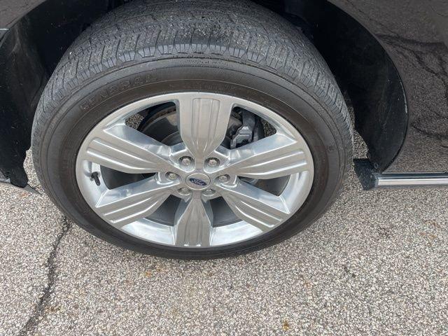 2023 Ford Expedition Max Vehicle Photo in MEDINA, OH 44256-9631