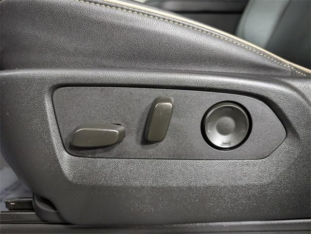 2023 GMC Yukon XL Vehicle Photo in ENGLEWOOD, CO 80113-6708
