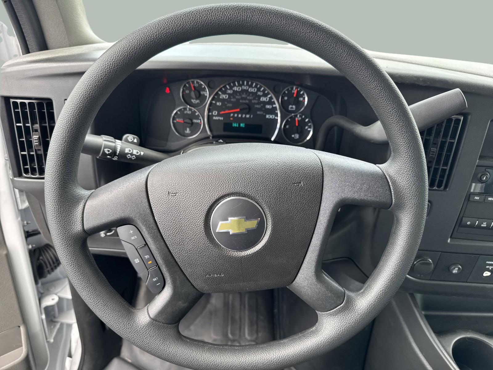 2025 Chevrolet Express Cutaway 4500 Vehicle Photo in GEORGETOWN, TX 78626-7508