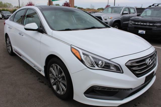 2016 Hyundai SONATA Vehicle Photo in Green Bay, WI 54304