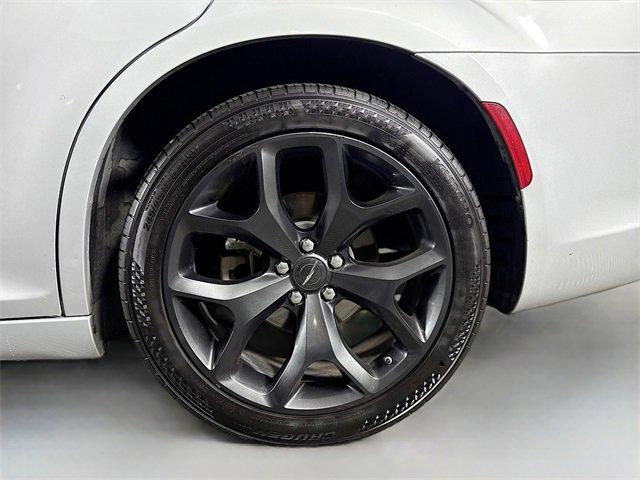 2022 Chrysler 300 Vehicle Photo in PUYALLUP, WA 98371-4149
