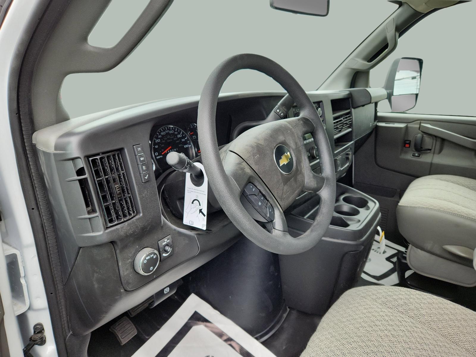 2025 Chevrolet Express Cutaway 4500 Vehicle Photo in GEORGETOWN, TX 78626-7508