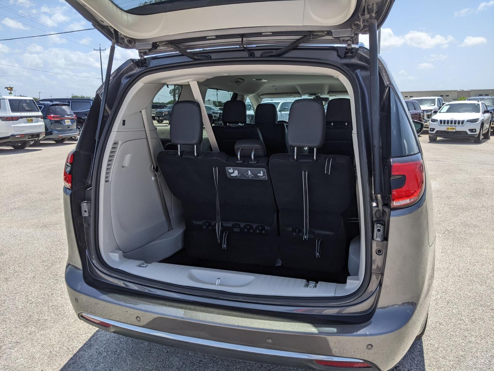 2021 Chrysler Pacifica Vehicle Photo in Seguin, TX 78155