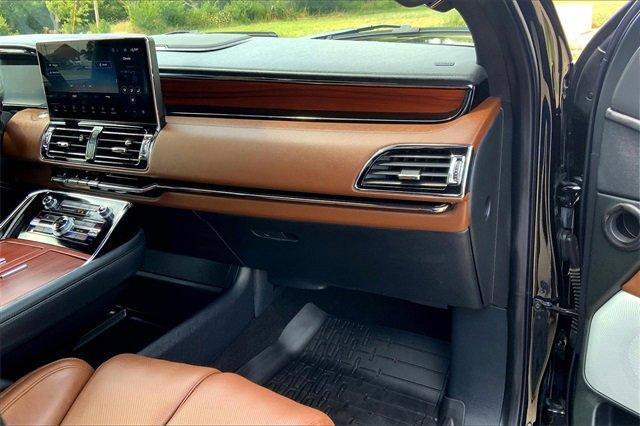 2024 Lincoln Navigator Vehicle Photo in TOPEKA, KS 66609-0000