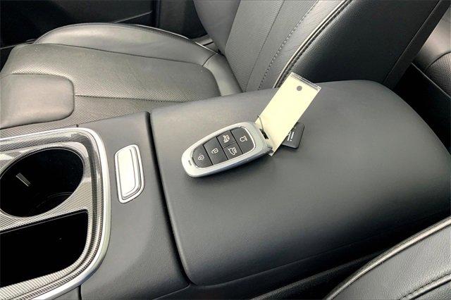 2022 Hyundai Santa Fe Vehicle Photo in TOPEKA, KS 66609-0000