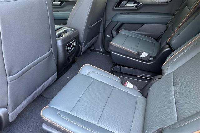 2025 GMC Yukon Vehicle Photo in ELK GROVE, CA 95757-8703