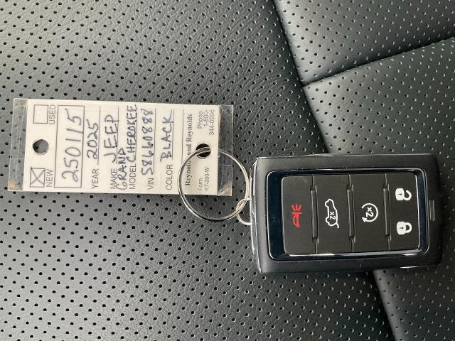 2025 Jeep Grand Cherokee L Vehicle Photo in Kaukauna, WI 54130