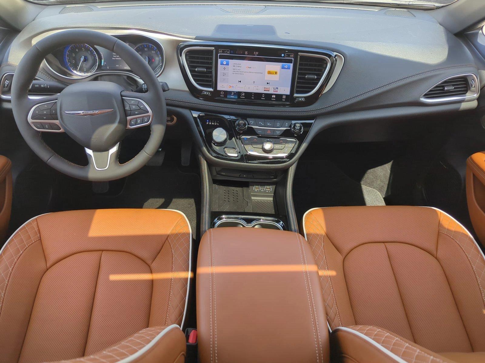 2025 Chrysler Pacifica Vehicle Photo in Pembroke Pines, FL 33027