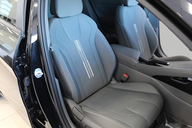 2022 Hyundai ELANTRA Vehicle Photo in Green Bay, WI 54304