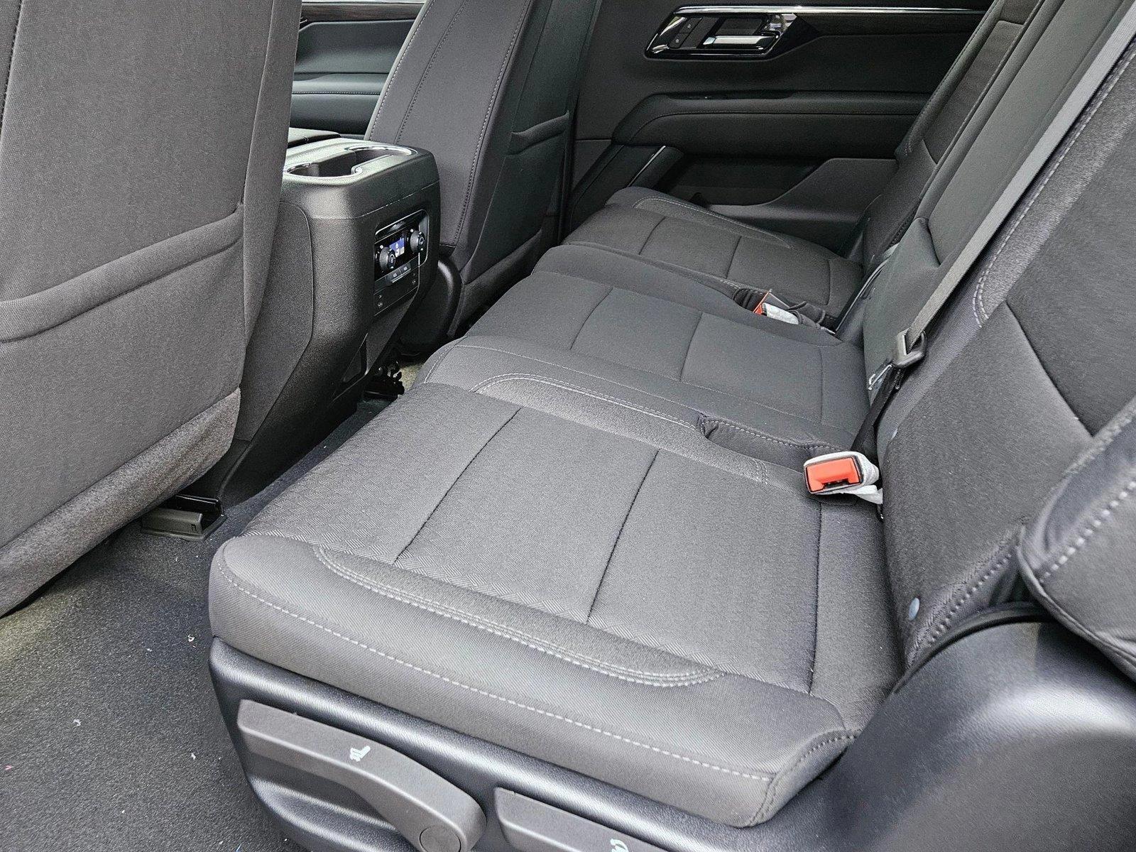 2025 Chevrolet Suburban Vehicle Photo in GREENACRES, FL 33463-3207