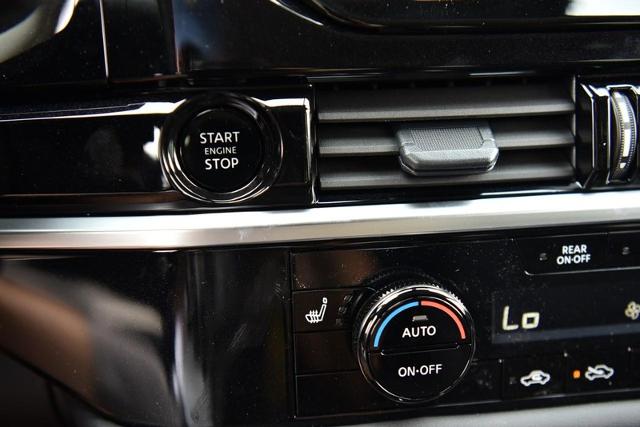 2025 Nissan Pathfinder Vehicle Photo in Ballwin, MO 63011