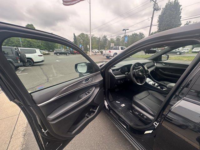 2025 Jeep Grand Cherokee L Vehicle Photo in Doylsetown, PA 18901