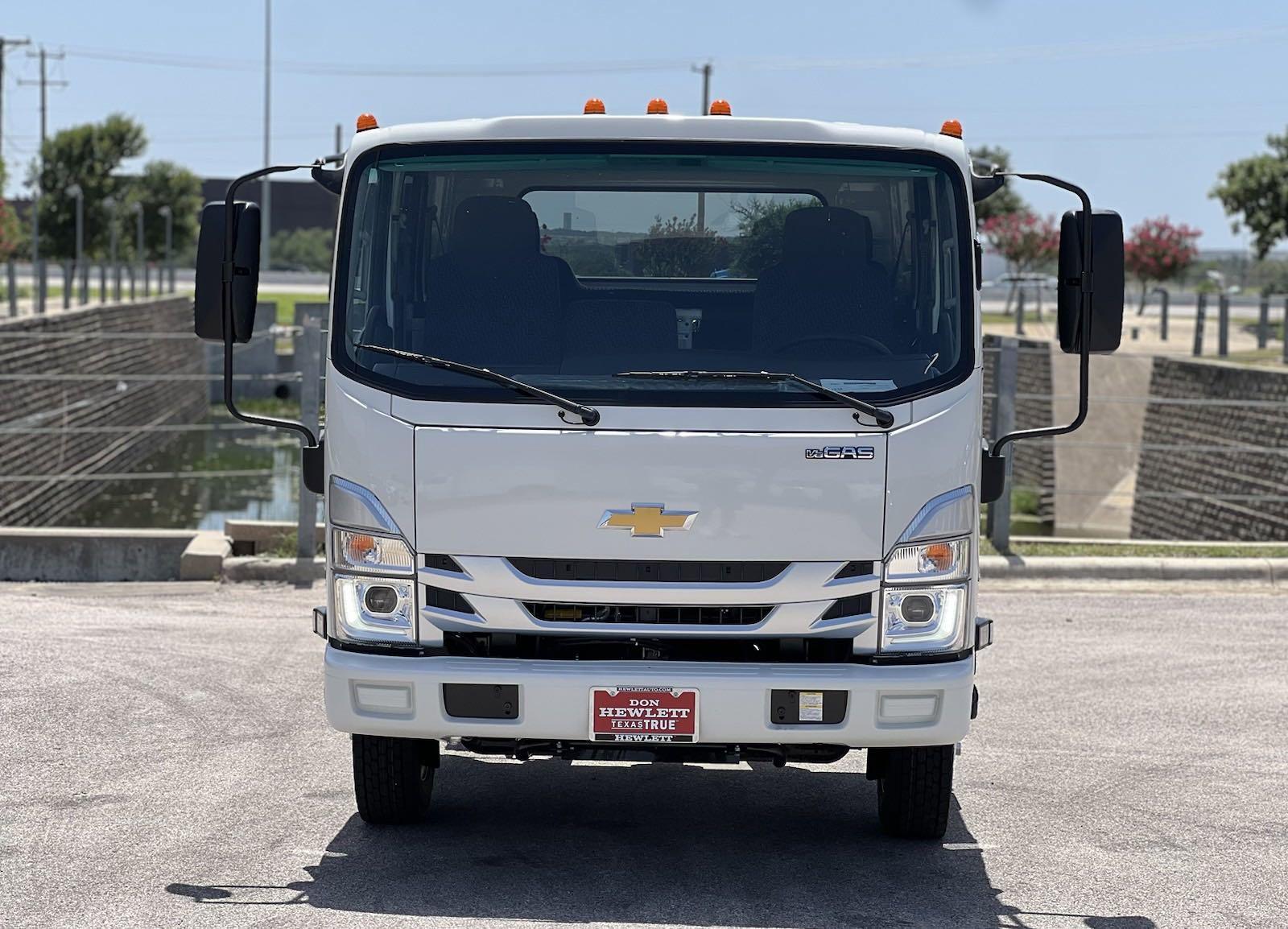 2025 Chevrolet Low Cab Forward 5500 XG Vehicle Photo in GEORGETOWN, TX 78626-7508