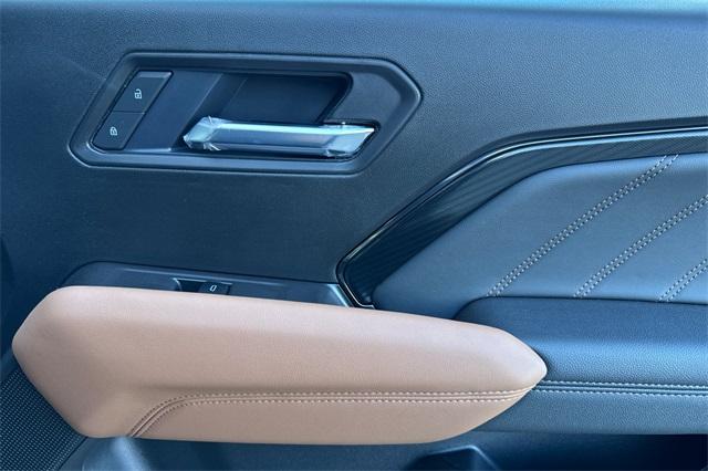 2025 GMC Canyon Vehicle Photo in ELK GROVE, CA 95757-8703
