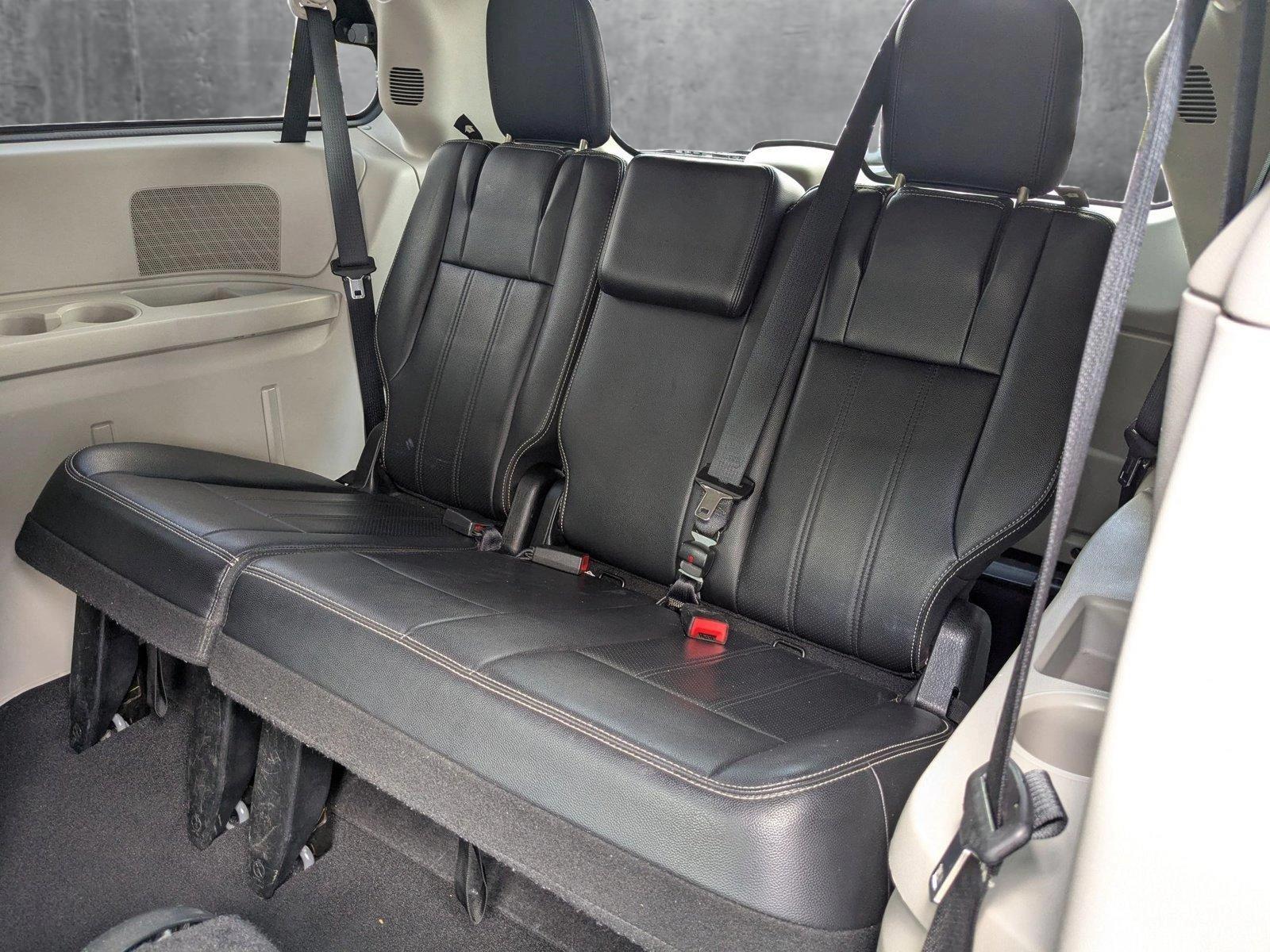 2012 Chrysler Town & Country Vehicle Photo in PEMBROKE PINES, FL 33024-6534