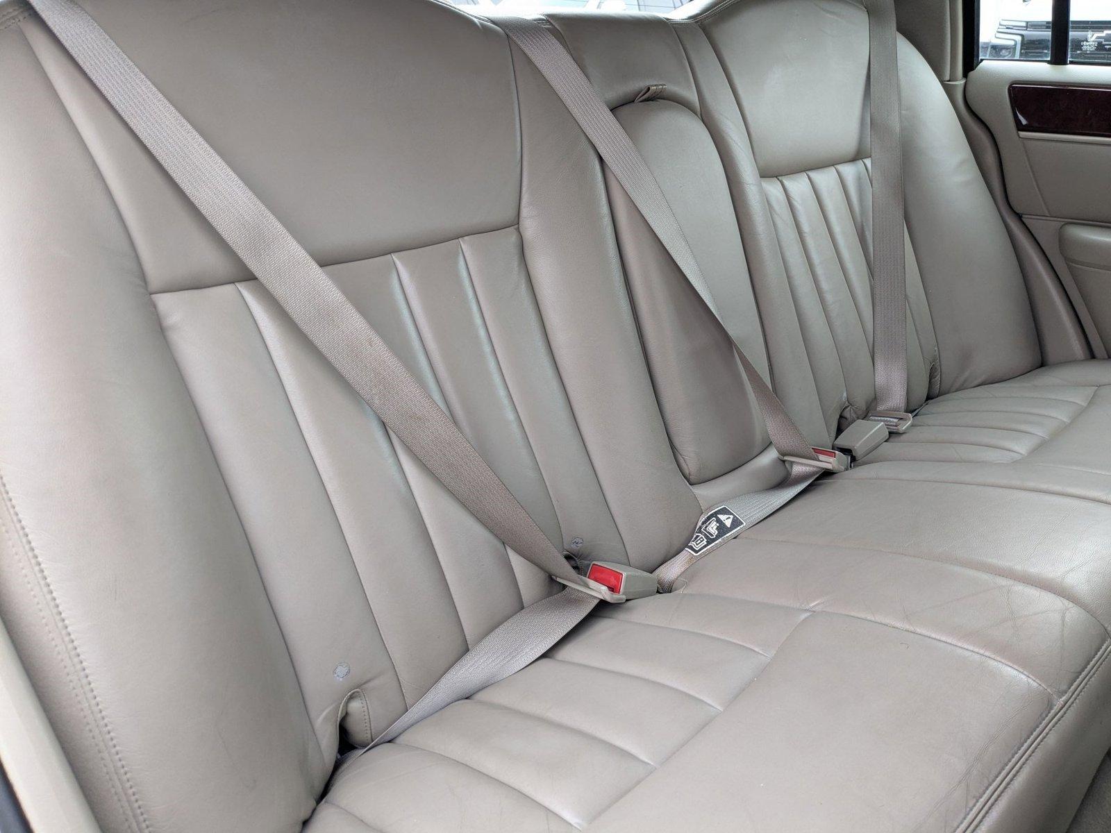 2003 Lincoln Town Car Vehicle Photo in VALENCIA, CA 91355-1705