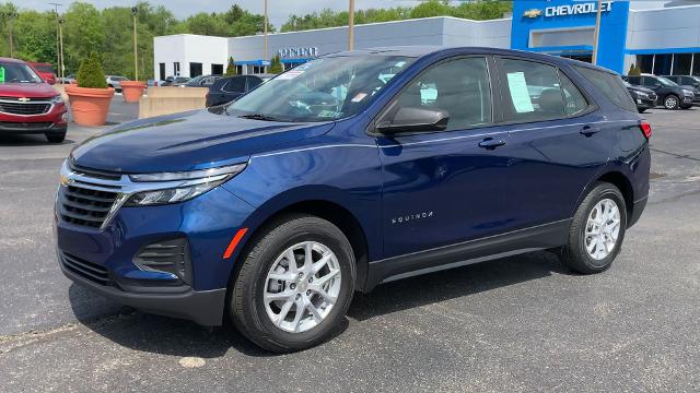 2022 Chevrolet Equinox Vehicle Photo in MOON TOWNSHIP, PA 15108-2571